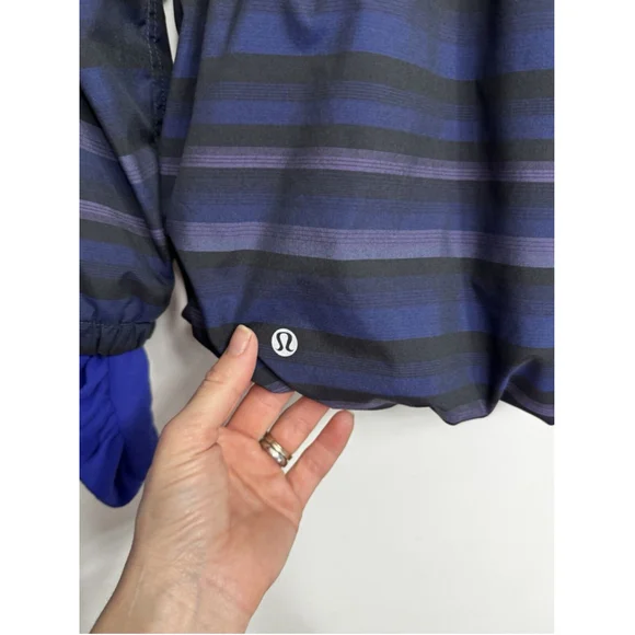 Lululemon Women's 4 Blue Black Striped Zip Front Run Hustle Jacket Packable Hood - Picture 8 of 14
